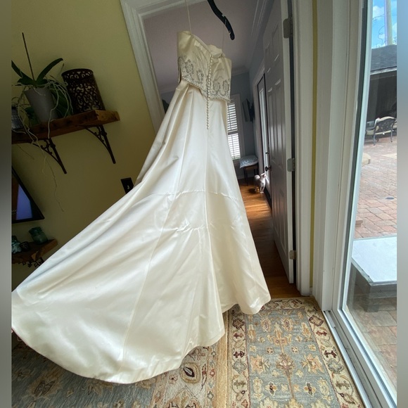 VINTAGE, NWOT Badgley Mischka strapless wedding gown Style #13128 - Picture 10 of 12